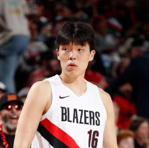 九游体育官方入口-是人是鬼都在刷数据，只有杨瀚森一分未得，常规赛草草收尾！