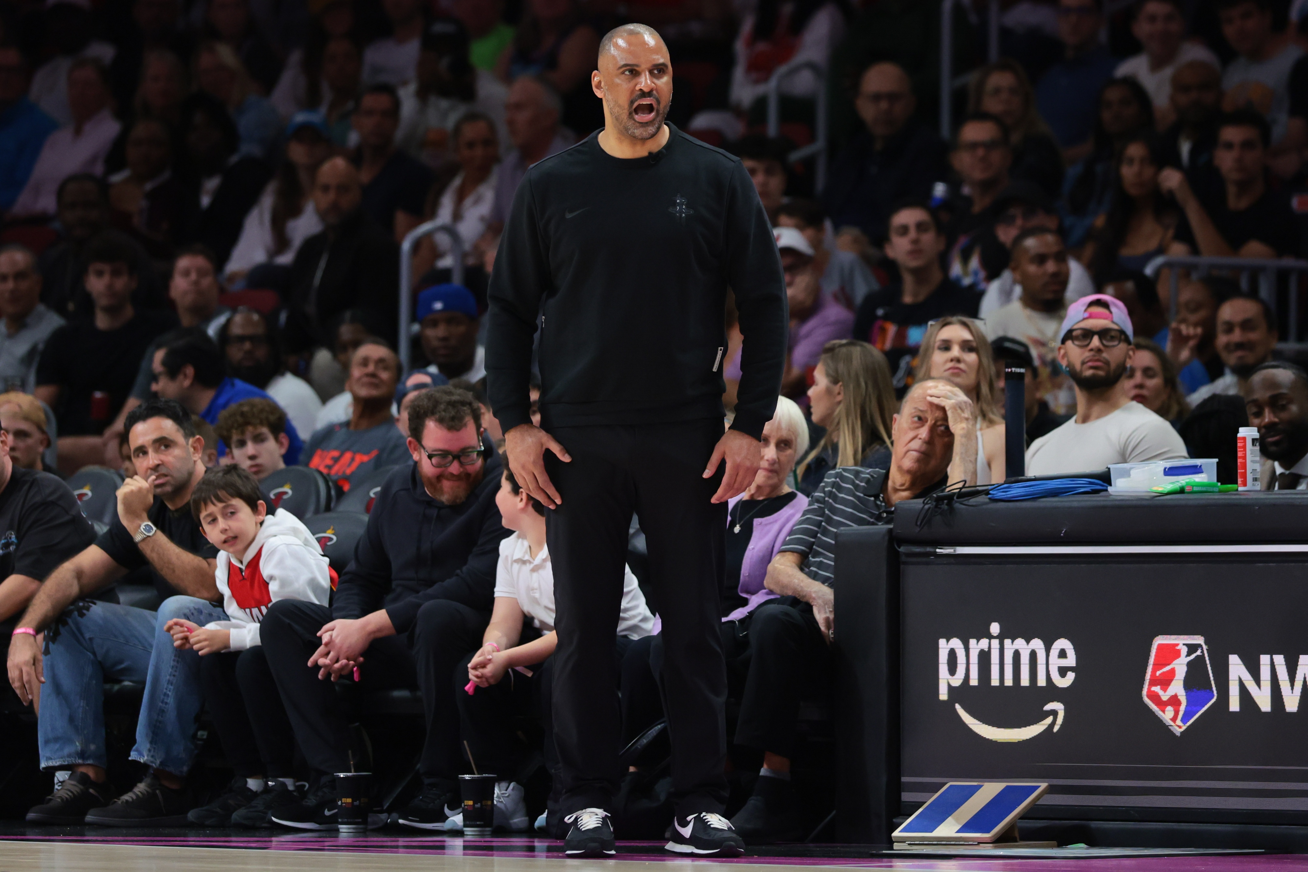 九游体育官方入口-乌度卡：詹姆斯肩负重任 显然我们会派不同的人去防守和限制他